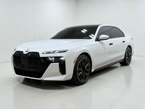 Used 2024 BMW 760i xDrive w/ Premium Package AWD/4WD image 10