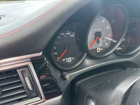 Used 2017 Porsche Macan S image 9