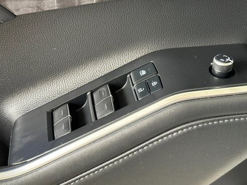 Used 2021 Toyota Highlander Limited image 13