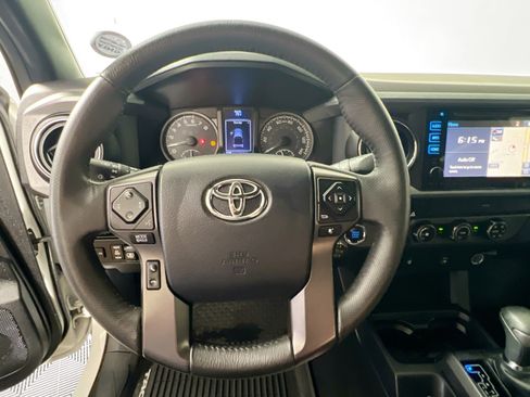 Used 2017 Toyota Tacoma TRD Off-Road w/ Tow Package RWD image 17