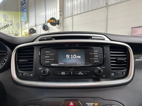 Used 2017 Kia Sorento AWD image 16