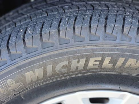 Used 2022 Nissan Frontier SV image 11