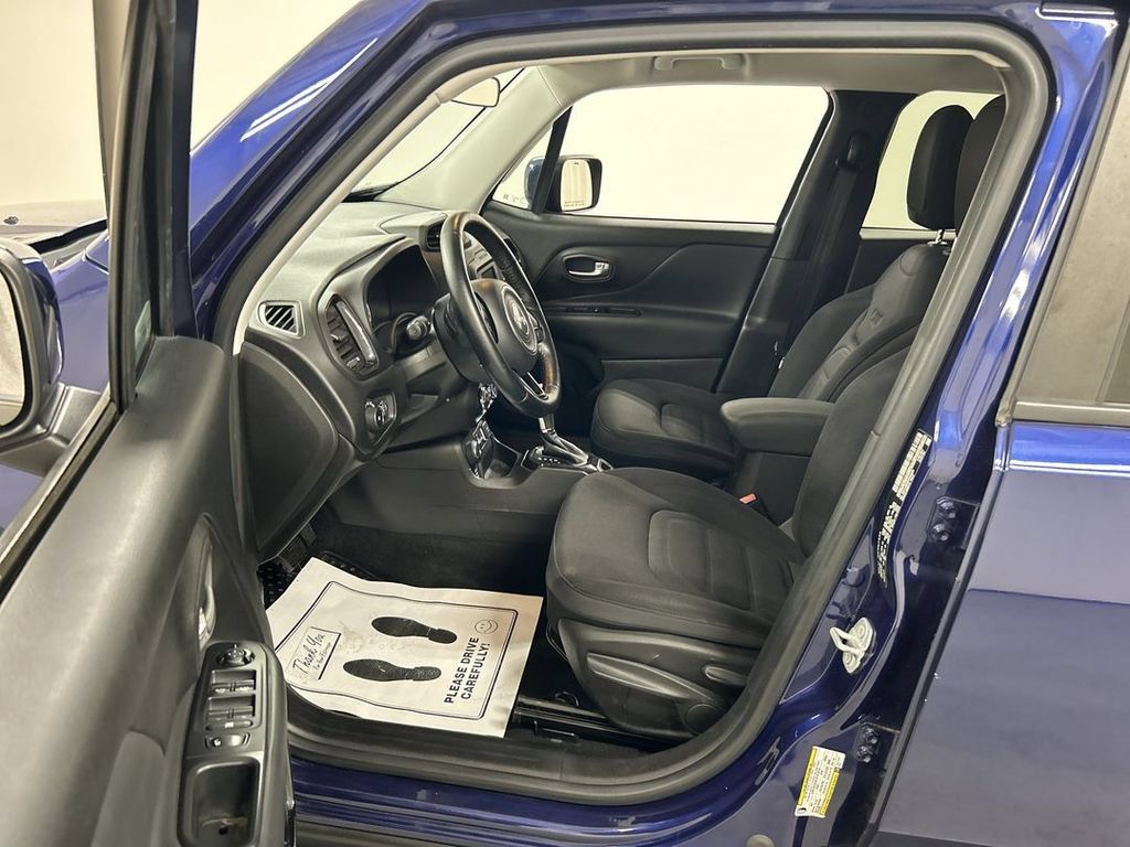 Used 2017 Jeep Renegade Altitude AWD/4WD image 9