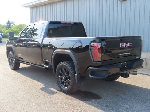 Used 2024 GMC Sierra 2500 AT4 w/ AT4 Premium Plus Package AWD/4WD image 9