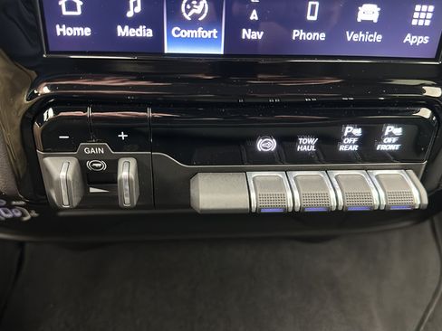 Used 2025 RAM 2500 Big Horn AWD/4WD image 23