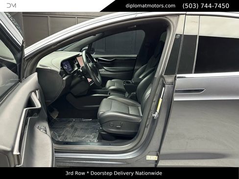 Used 2018 Tesla Model X 75D image 17