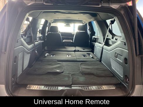 Used 2025 Chevrolet Suburban Z71 AWD/4WD image 21