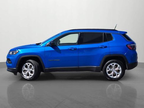 Used 2024 Jeep Compass Latitude AWD/4WD image 3
