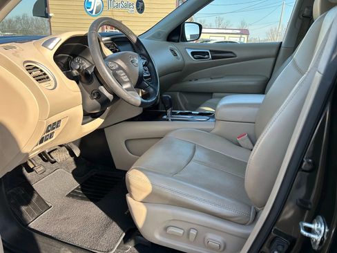 Used 2017 Nissan Pathfinder Platinum w/ Family Entertainment Package image 15