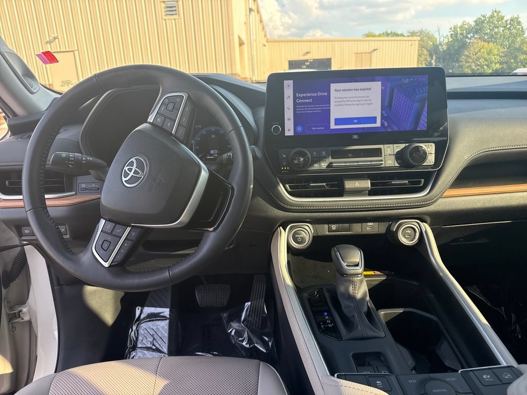 Used 2024 Toyota Grand Highlander AWD Hybrid image 15