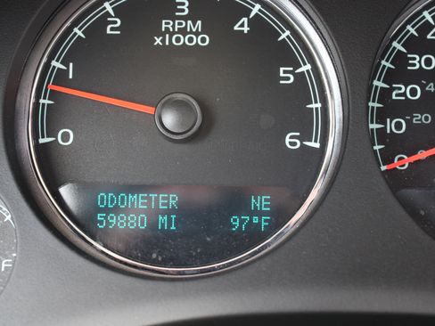Used 2010 Chevrolet Tahoe LTZ RWD image 2