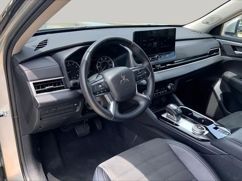 Used 2025 Mitsubishi Outlander SE FWD image 17
