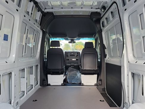 Used 2025 Mercedes-Benz Sprinter 2500 image 9