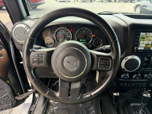 Used 2015 Jeep Wrangler Unlimited Sahara w/ Dual Top Group AWD/4WD image 23