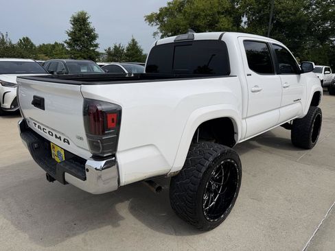 Used 2018 Toyota Tacoma SR5 RWD image 5