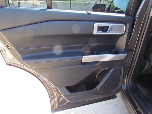 Used 2020 Ford Explorer Limited image 13