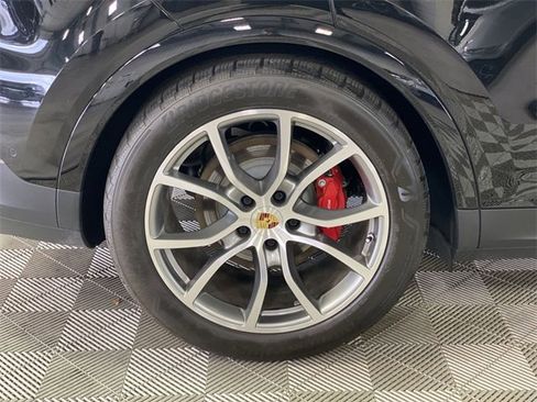 Used 2024 Porsche Cayenne S image 40