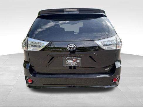 Used 2012 Toyota Sienna SE FWD image 5