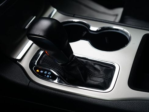 Used 2018 Jeep Grand Cherokee Altitude image 19