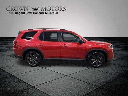 Used 2023 Honda Pilot Sport image 2