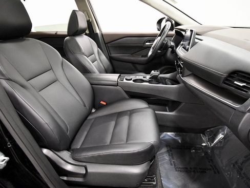 Used 2023 Nissan Rogue SV w/ SV Premium B Package image 19