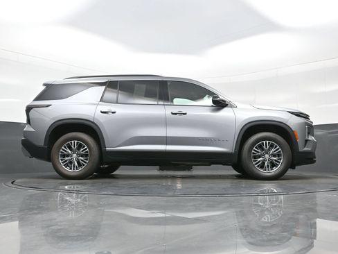 Used 2024 Chevrolet Traverse LT AWD/4WD image 34