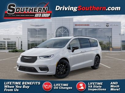 New 2026 Chrysler Pacifica Limited w/ S Appearance Package