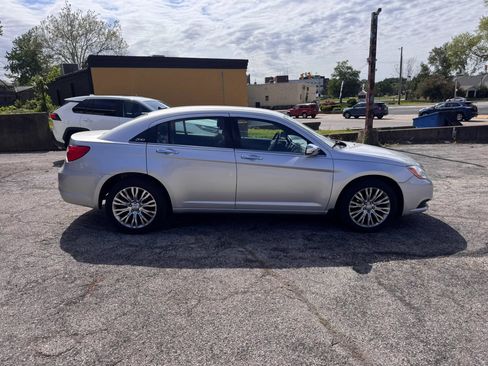 Used 2012 Chrysler 200 Limited FWD image 4