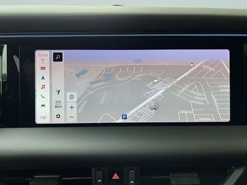 Certified 2025 Porsche Macan Electric image 13