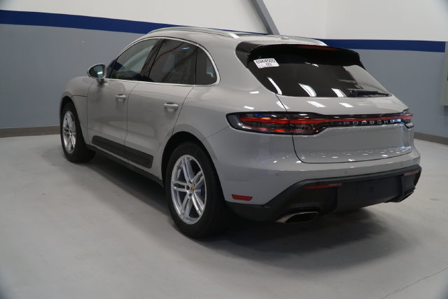 Certified 2026 Porsche Macan AWD/4WD image 3