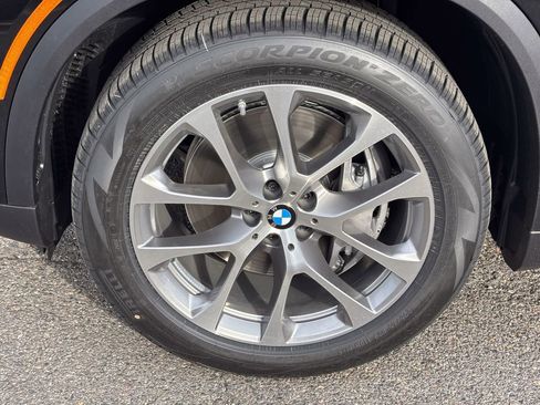 New 2026 BMW X5 xDrive50e image 8