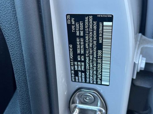 Certified 2025 Porsche Macan GTS image 30