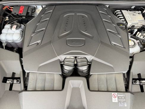 Certified 2025 Porsche Cayenne Turbo AWD/4WD image 27