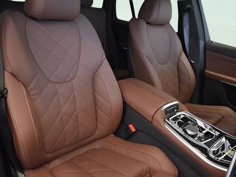 New 2026 BMW X5 xDrive40i w/ M Sport Package AWD/4WD image 9