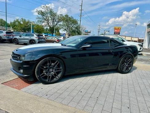 Used 2010 Chevrolet Camaro SS RWD image 3