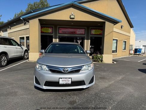 Used 2013 Toyota Camry LE FWD image 2