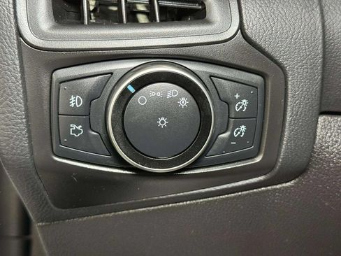 Used 2017 Ford Focus SEL FWD image 9
