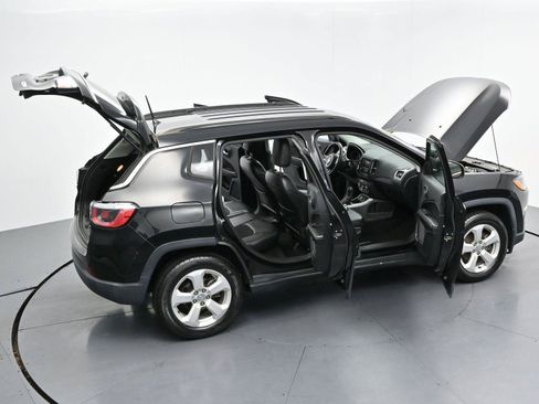 Used 2018 Jeep Compass Latitude FWD image 37