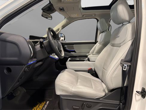 Used 2025 Ford Expedition Platinum AWD/4WD image 19