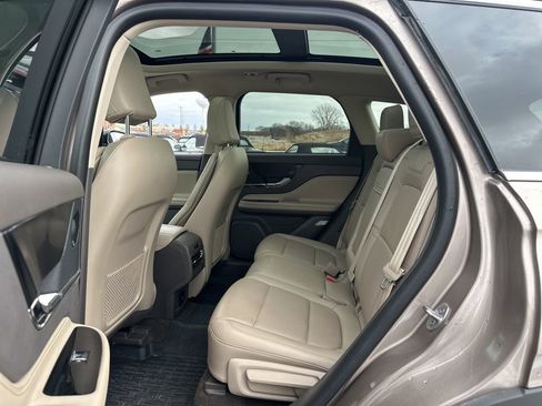 Used 2021 Lincoln Corsair Reserve image 17