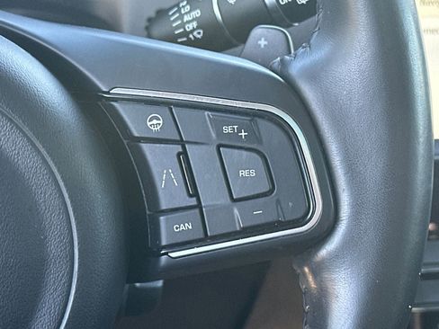 Used 2019 Jaguar F-PACE Premium image 26