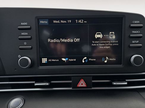 Used 2025 Hyundai Elantra Hybrid FWD image 13