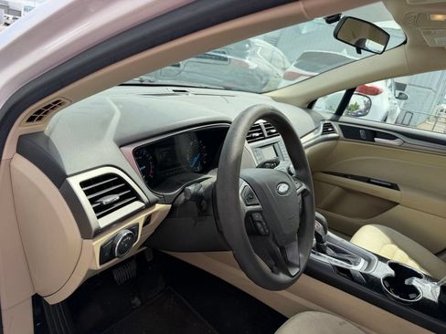 Used 2014 Ford Fusion SE FWD image 15