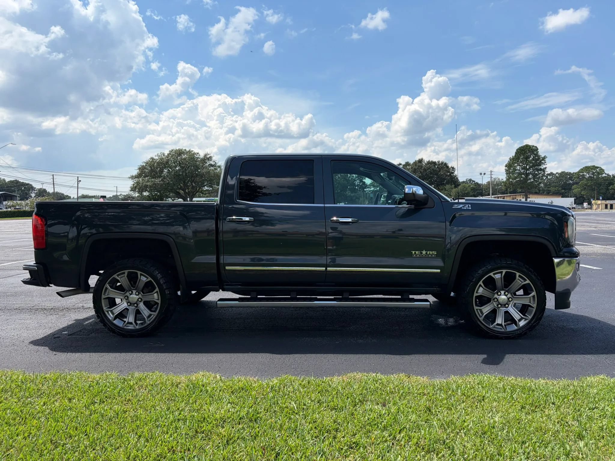 Used 2018 GMC Sierra 1500 SLT w/ Texas SLT Premium Package AWD/4WD image 8