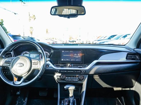 Used 2021 Kia Niro LXS image 12
