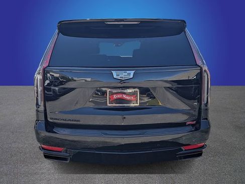 Used 2021 Cadillac Escalade Sport w/ Driver Assist Tech Package AWD/4WD image 4