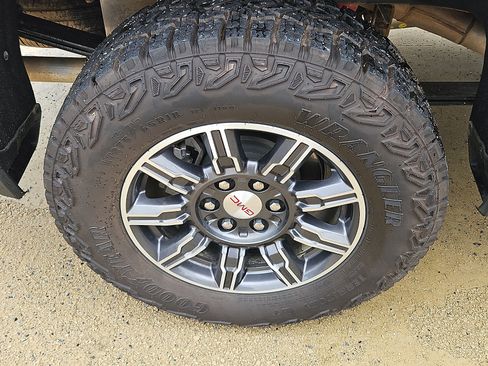 Used 2025 GMC Sierra 1500 AT4 AWD/4WD image 8
