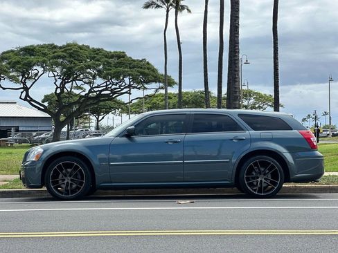 Used 2006 Dodge Magnum R/T RWD image 2