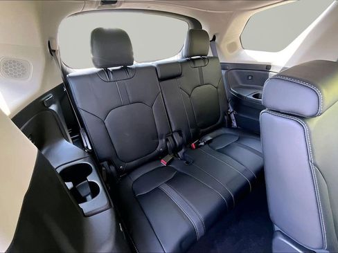 Certified 2025 Honda Pilot Touring image 18