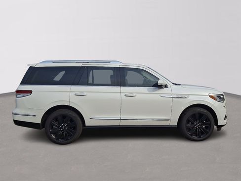 Certified 2024 Lincoln Navigator Reserve AWD/4WD image 7